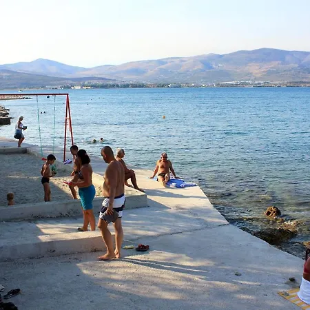 Family Friendly Seaside Slatine, Ciovo - 7584 شقة *