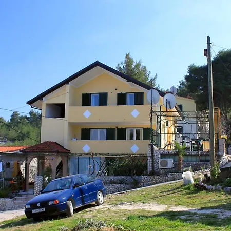 Family Friendly Seaside Slatine, Ciovo - 7584 شقة تروغير
