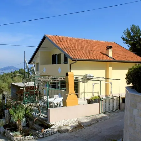 Family Friendly Seaside Slatine, Ciovo - 7584 شقة تروغير