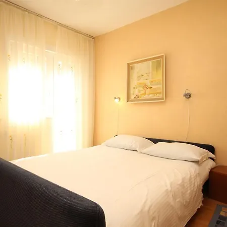 Family Friendly Seaside Slatine, Ciovo - 7584 تروغير
