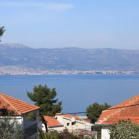 Family Friendly Seaside Slatine, Ciovo - 7584 تروغير