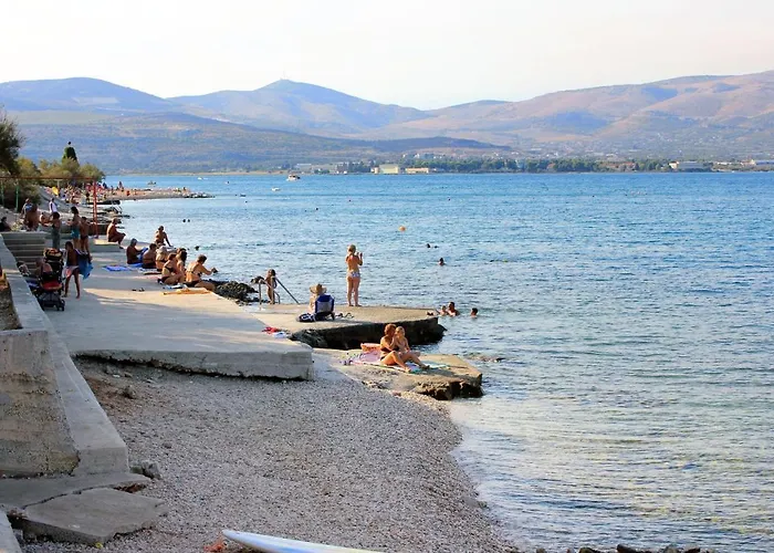 Family Friendly Seaside Slatine, Ciovo - 7584 Appartement