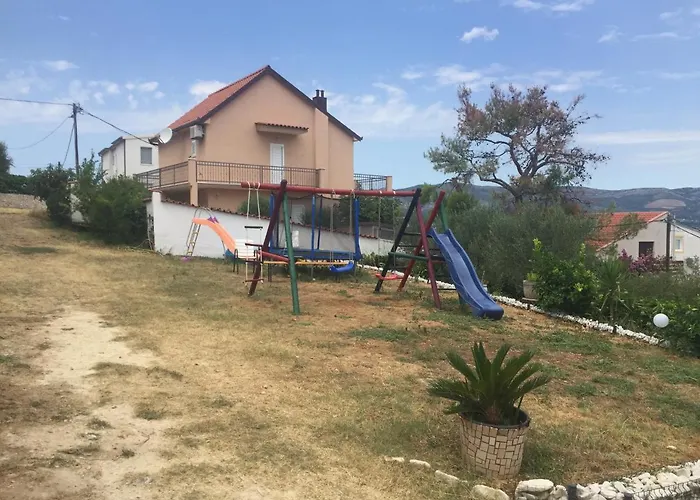 Family Friendly Seaside Slatine, Ciovo - 7584 شقة *