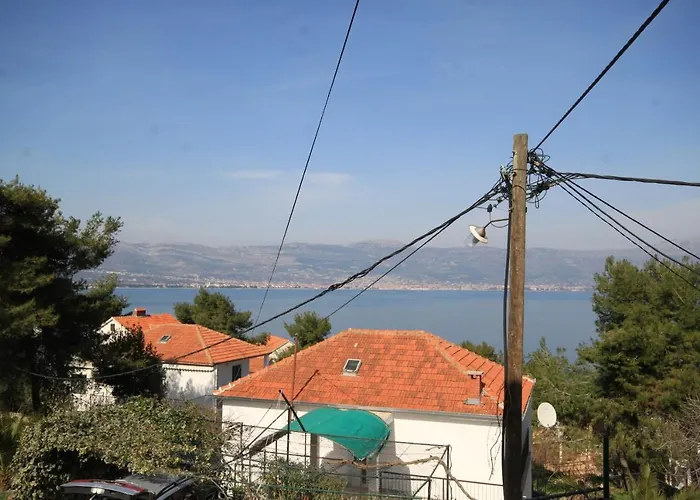 Family Friendly Seaside Slatine, Ciovo - 7584 شقة *