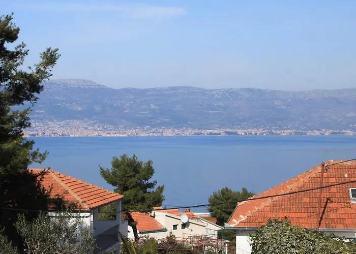 Family Friendly Seaside Slatine, Ciovo - 7584 تروغير