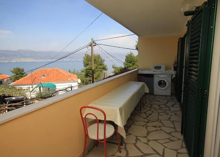 Family Friendly Seaside Slatine, Ciovo - 7584 تروغير