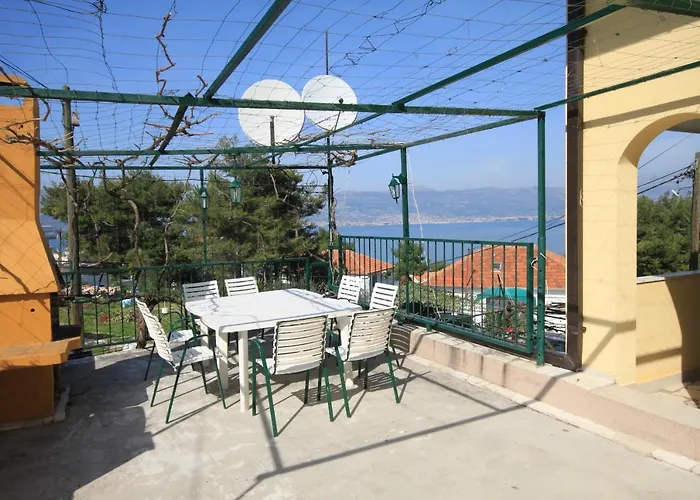 شقة Family Friendly Seaside Slatine, Ciovo - 7584 *