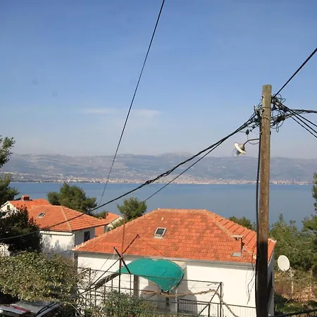 Family Friendly Seaside Slatine, Ciovo - 7584 Apartman *