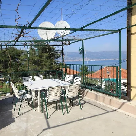Apartman Family Friendly Seaside Slatine, Ciovo - 7584 *