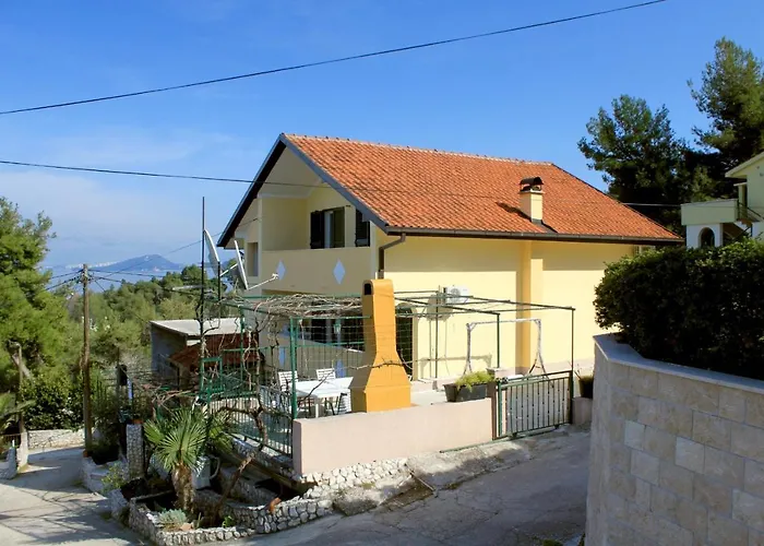 Family Friendly Seaside Slatine, Ciovo - 7584 公寓 特罗吉尔